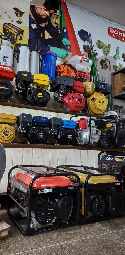 Geradores e equipamentos expostos na loja Comagri